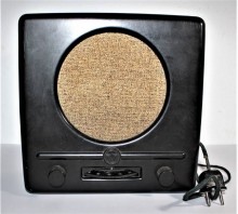 RADIO IN BAKELITE DKE38