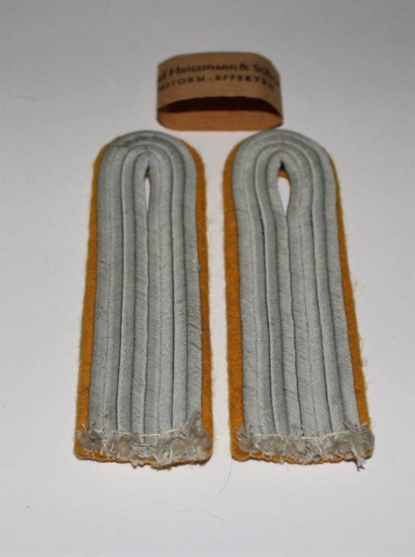 OFFICER�S SHOULDERBOARD WH CAVALLERY