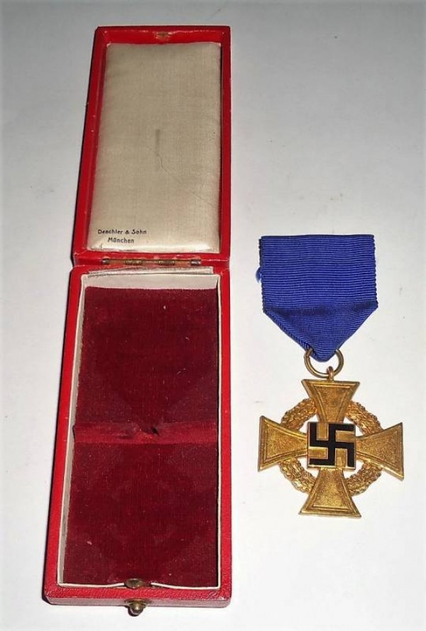 SERVICE MEDAL FOR 40 YRS OF SERVICE