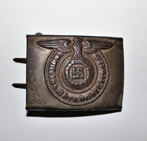 SS NCO BUCKLE IN STILL