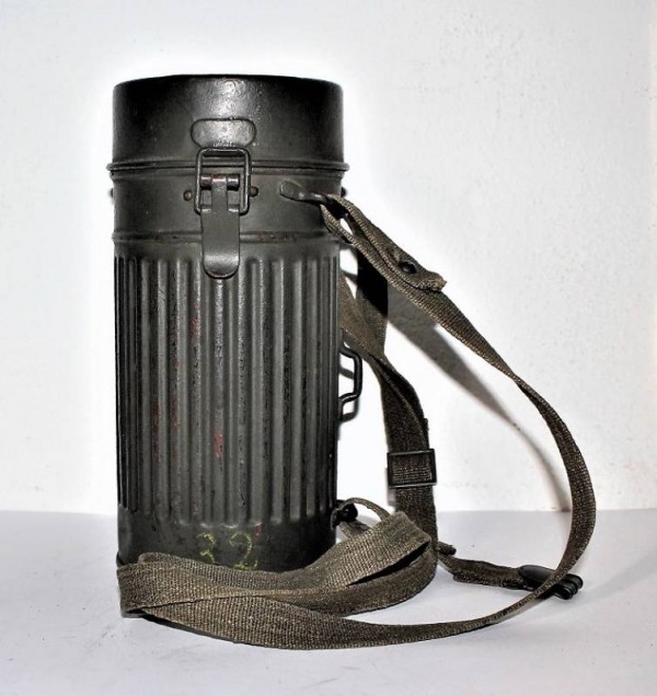 CONTAINER GAS MASK  LUFTSCHUTZ