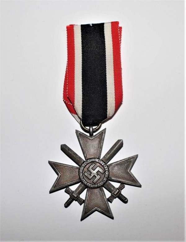 DISTINTIVO MERITI DI GUERRA CON SPADE IN BRONZO