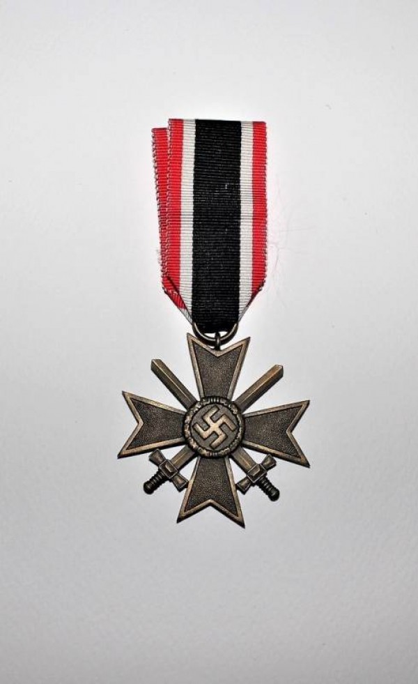 MEDAL WAR MERIT CROSS WHIT SWORD