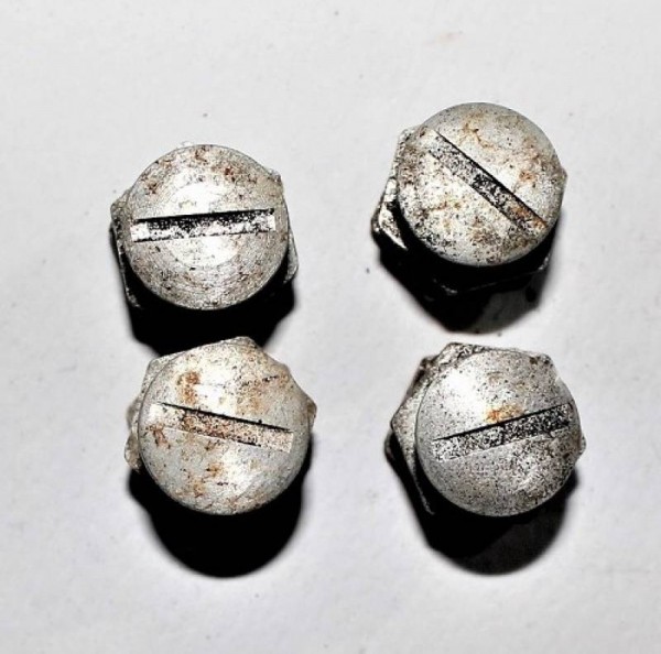 HELMET PARATROOPER RIVETS