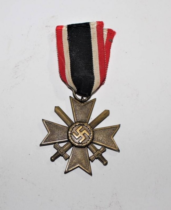 MEDAL WAR MERIT CROSS WHIT SWORD