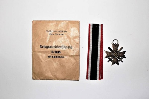 DISTINTIVO CROCE MERITI DI GUERRA CON SPADE