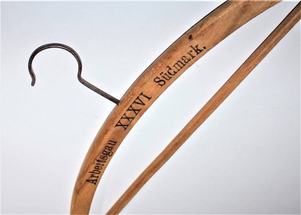 APPENDI ABITI IN LEGNO