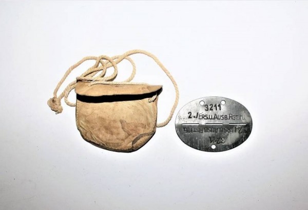 PIATRINO DI RICONOSCIMENTO HERMANN GOERING CON CUSTODIA