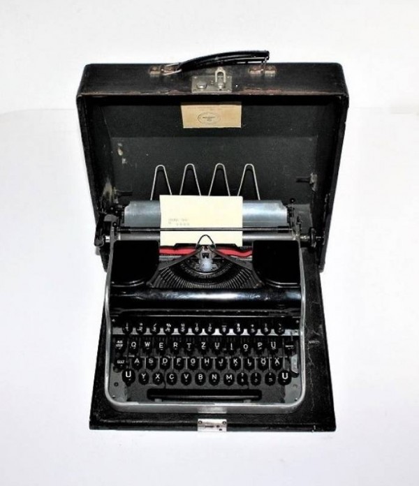 MACCHINA DA SCRIVERE SS OLIMPIA