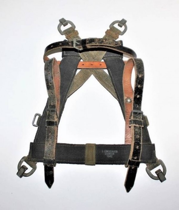 A-FRAME TROPICAL DAK LUFTWAFFE