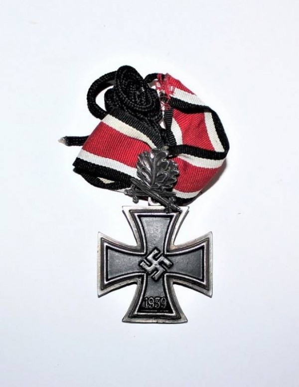 COPY OF KNIGHT�S CROSS WITH OAK LEAVES AND SWORDS